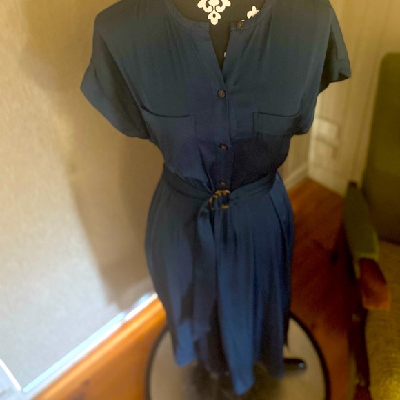 Witchery Dresses & Skirts - Witchery dress in satin. Size 8.